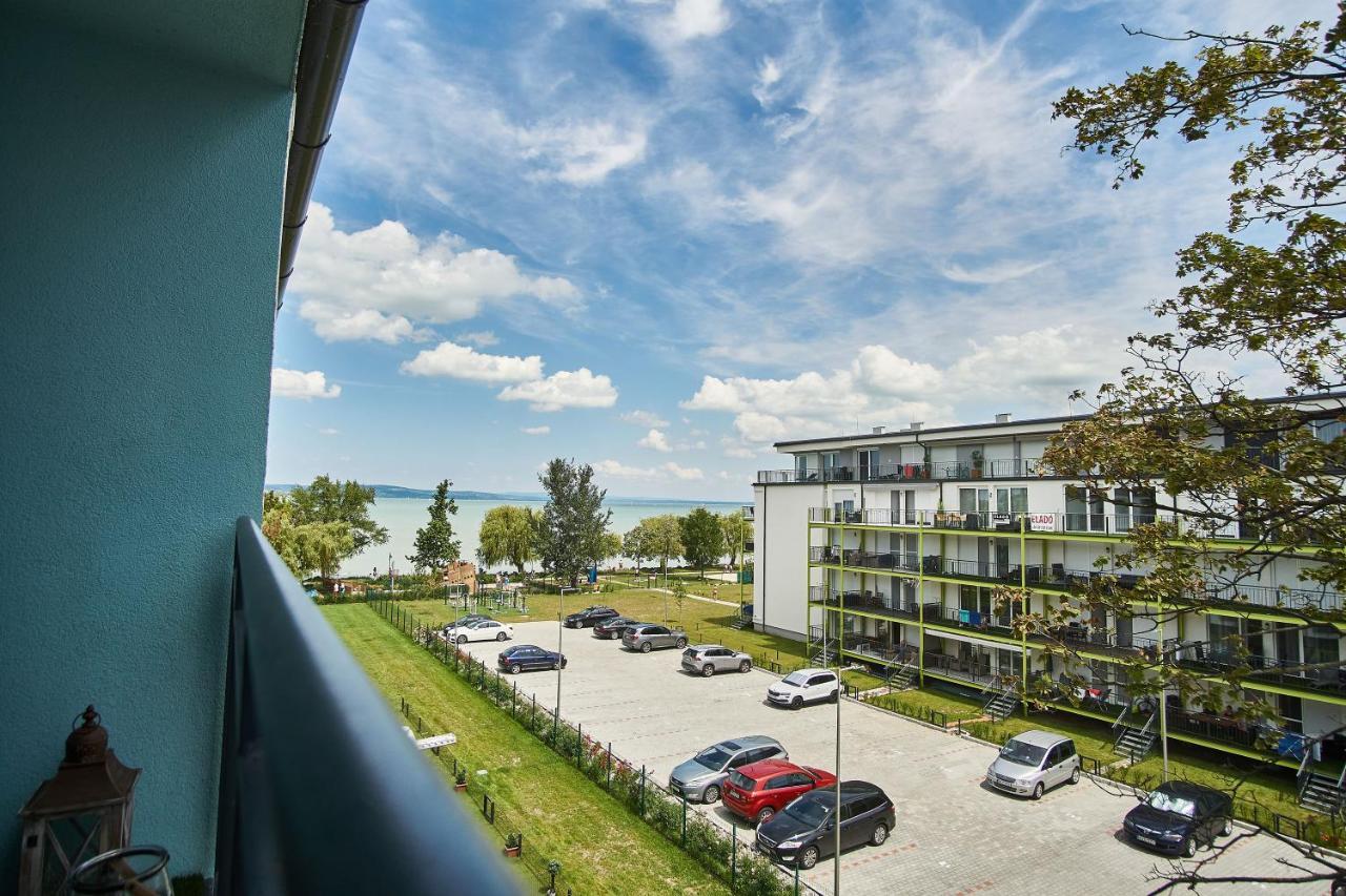 Catamaran Apartments - Hostaid Siófok Exteriör bild