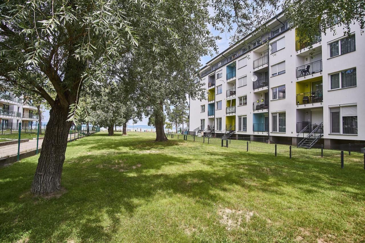 Catamaran Apartments - Hostaid Siófok Exteriör bild
