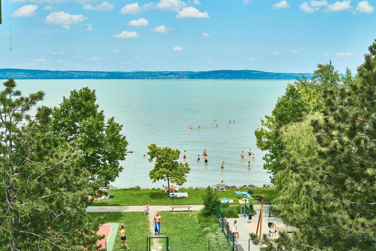 Catamaran Apartments - Hostaid Siófok Exteriör bild