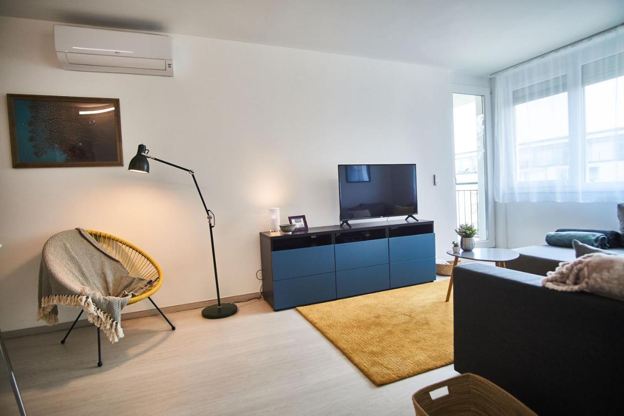 Catamaran Apartments - Hostaid Siófok Exteriör bild