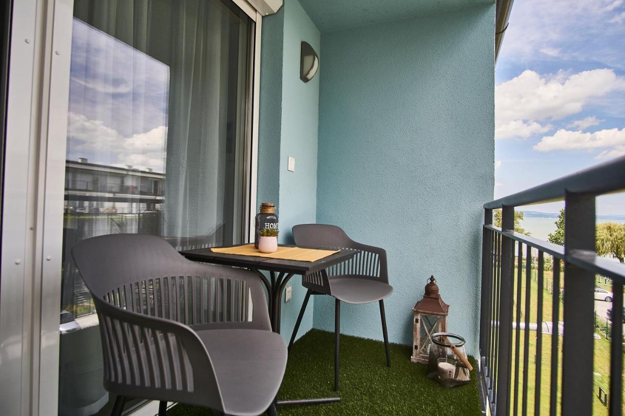 Catamaran Apartments - Hostaid Siófok Exteriör bild