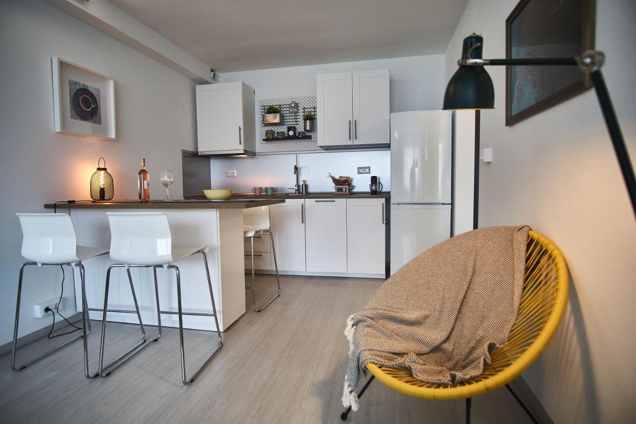 Catamaran Apartments - Hostaid Siófok Exteriör bild
